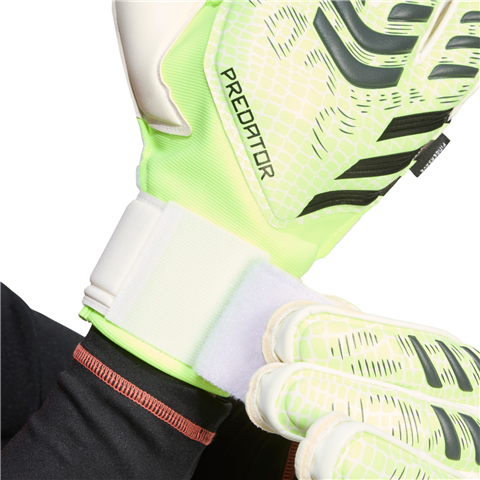 Adidas Predator Match Fingersave Goalkeeper Gloves JN5353
